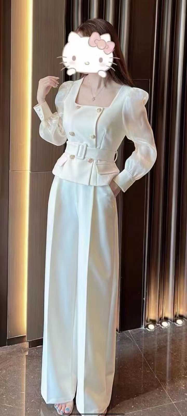 颜值和身材很棒，很紧实