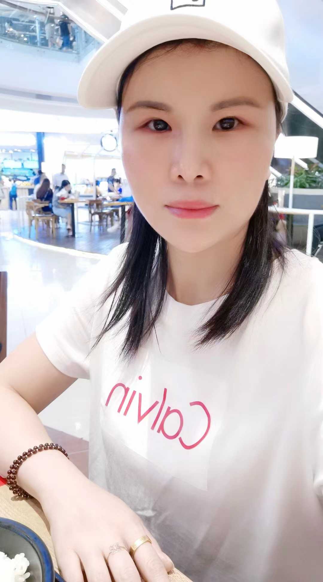 美艳少妇一枚，各种姿势随意