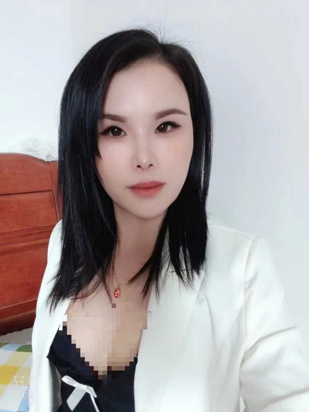 美艳少妇一枚，各种姿势随意