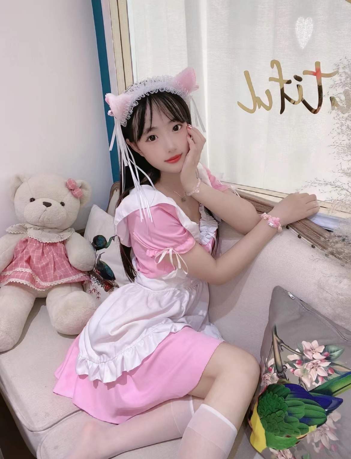 极品粉嫩白虎学生妹