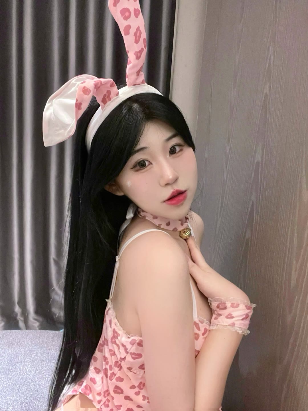 极品粉嫩白虎大胸妹