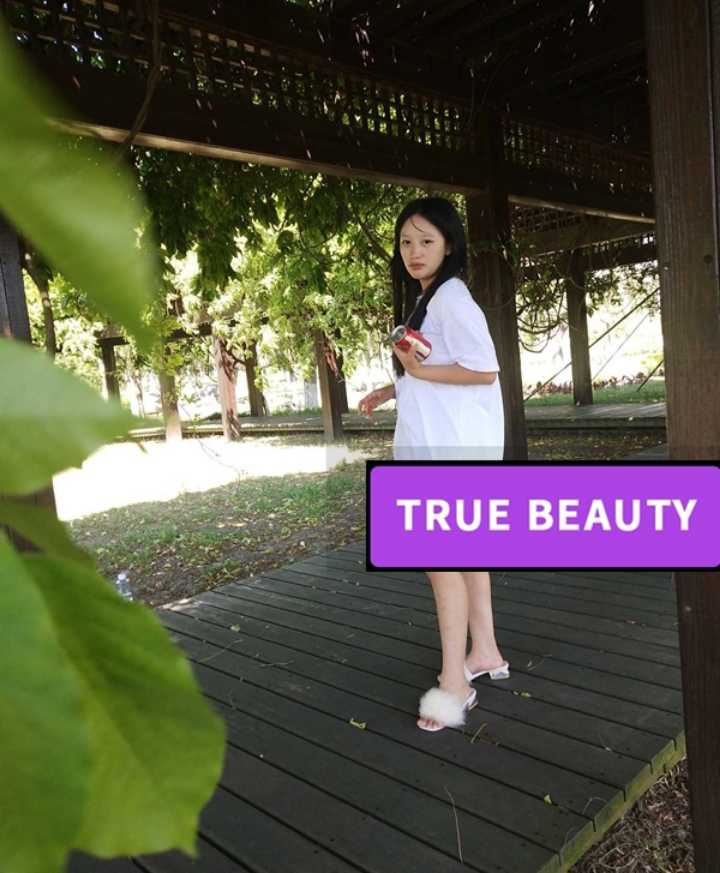 可爱的自己聊的妹妹