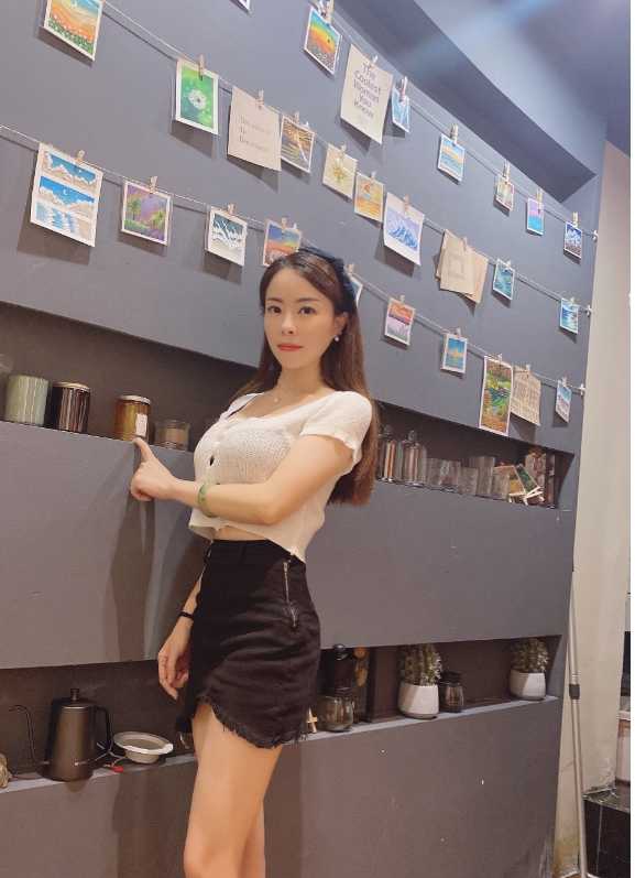 成熟少妇娜娜很丰满