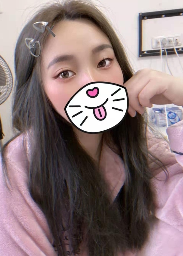 高级灰透明丝袜文员兼职妹妹