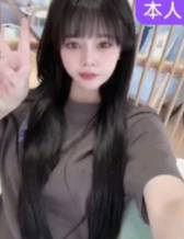 年轻性感的小猫咪