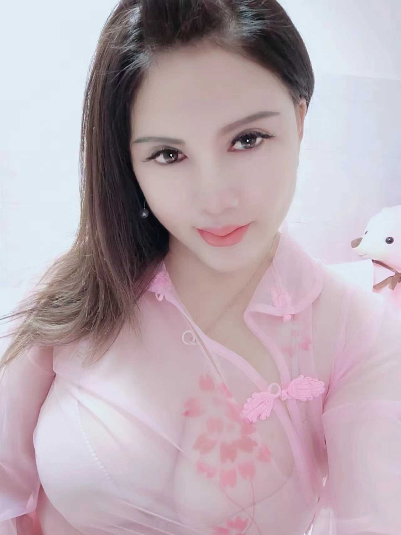 丰满大胸，服务一流