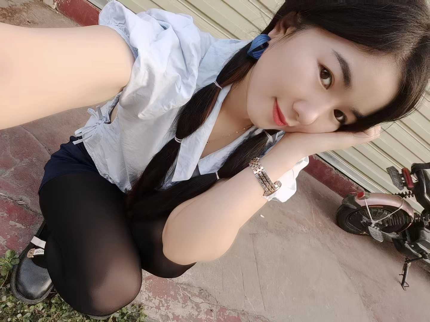 一边搞一边抓胸，感觉不错，哈哈