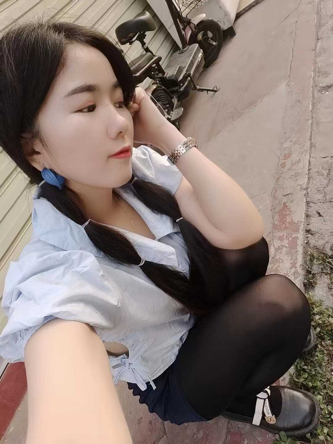 一边搞一边抓胸，感觉不错，哈哈