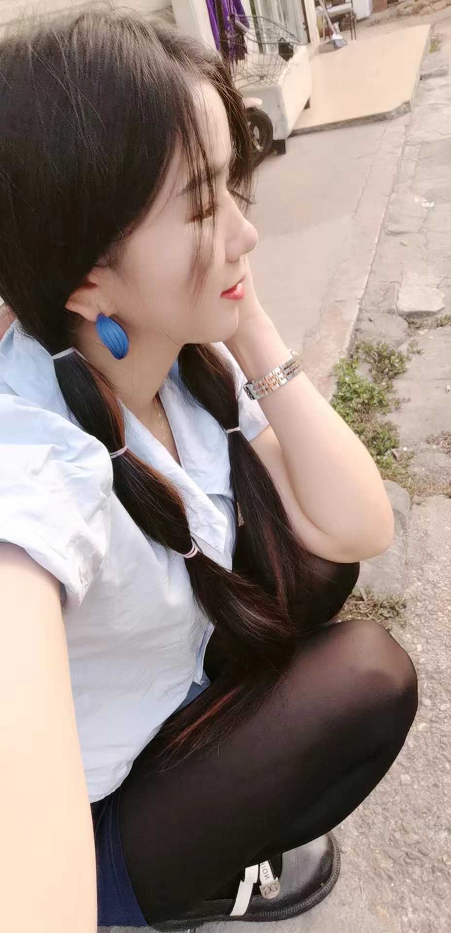 一边搞一边抓胸，感觉不错，哈哈