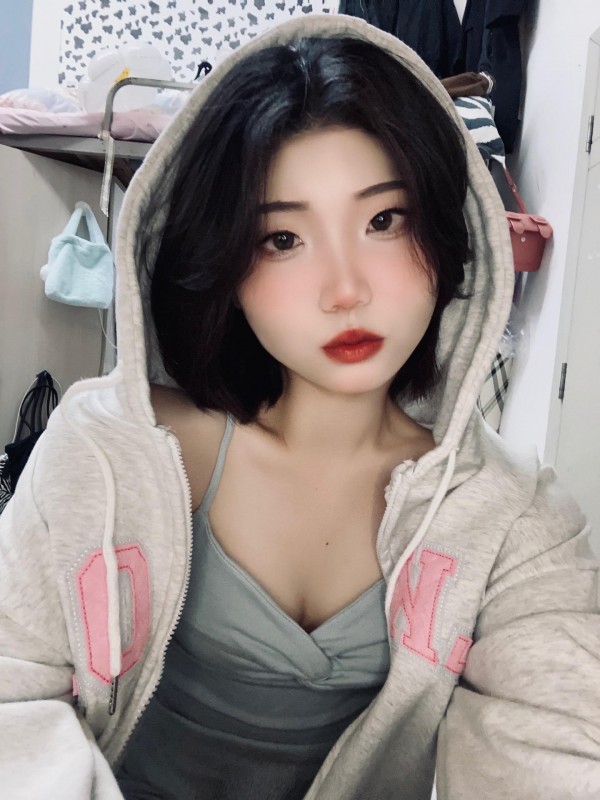 槐荫区性感短发小姐姐