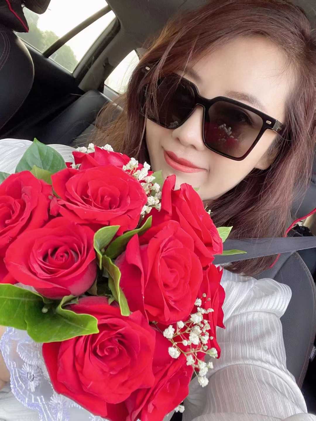 人美声甜，可爱，身材超棒