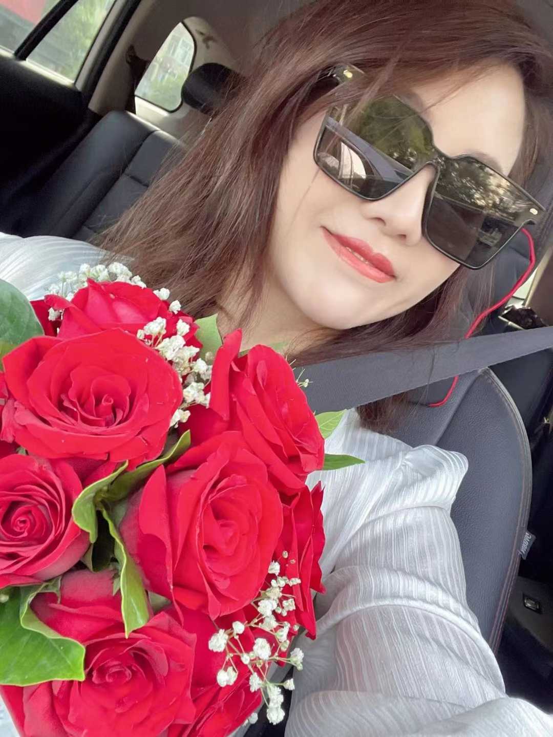 人美声甜，可爱，身材超棒