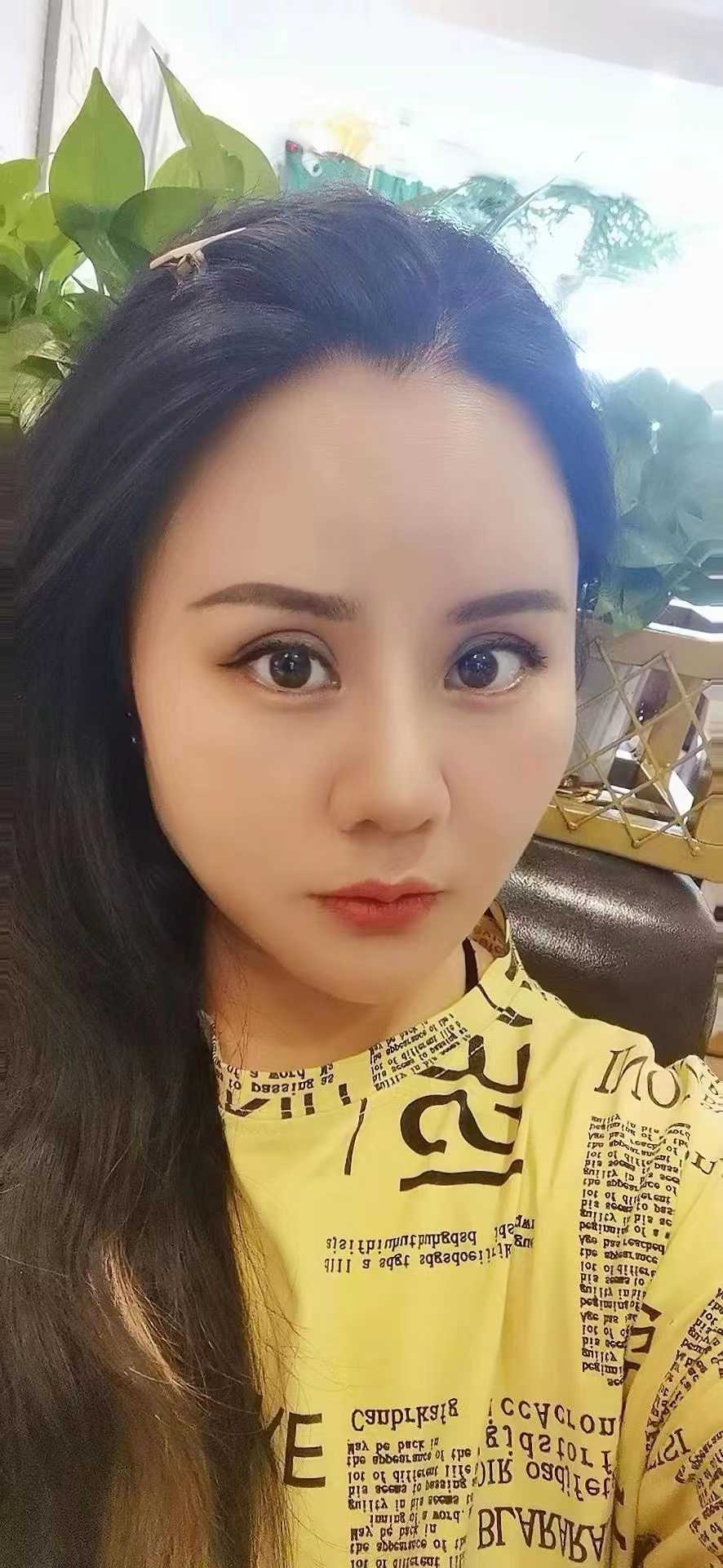 身材可以丰满，屁股大，胸也大