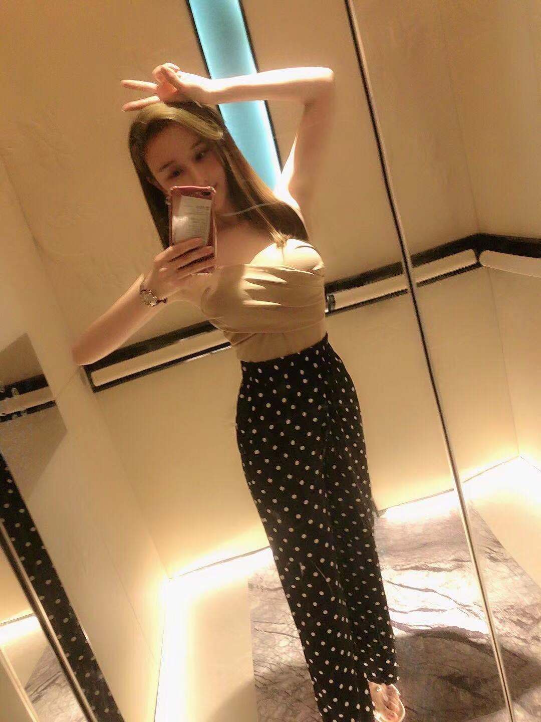 偶尔兼职，胸大臀翘