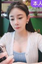 大胸服务系，皮肤白刚下水的嫩妹子