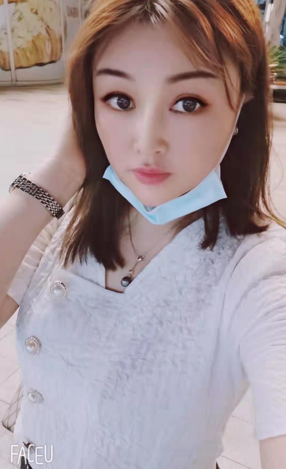 邻家小薇，足足36d外形不错，成熟淑女，讲话慢条斯理