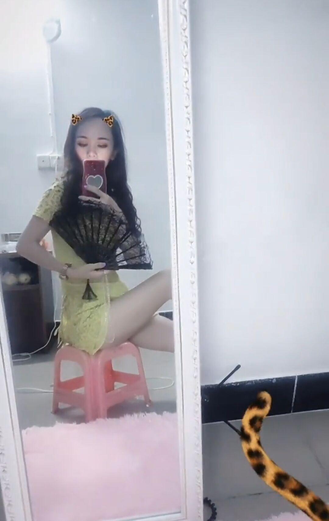 美女小叶，性价比很高，皮肤很滑哦