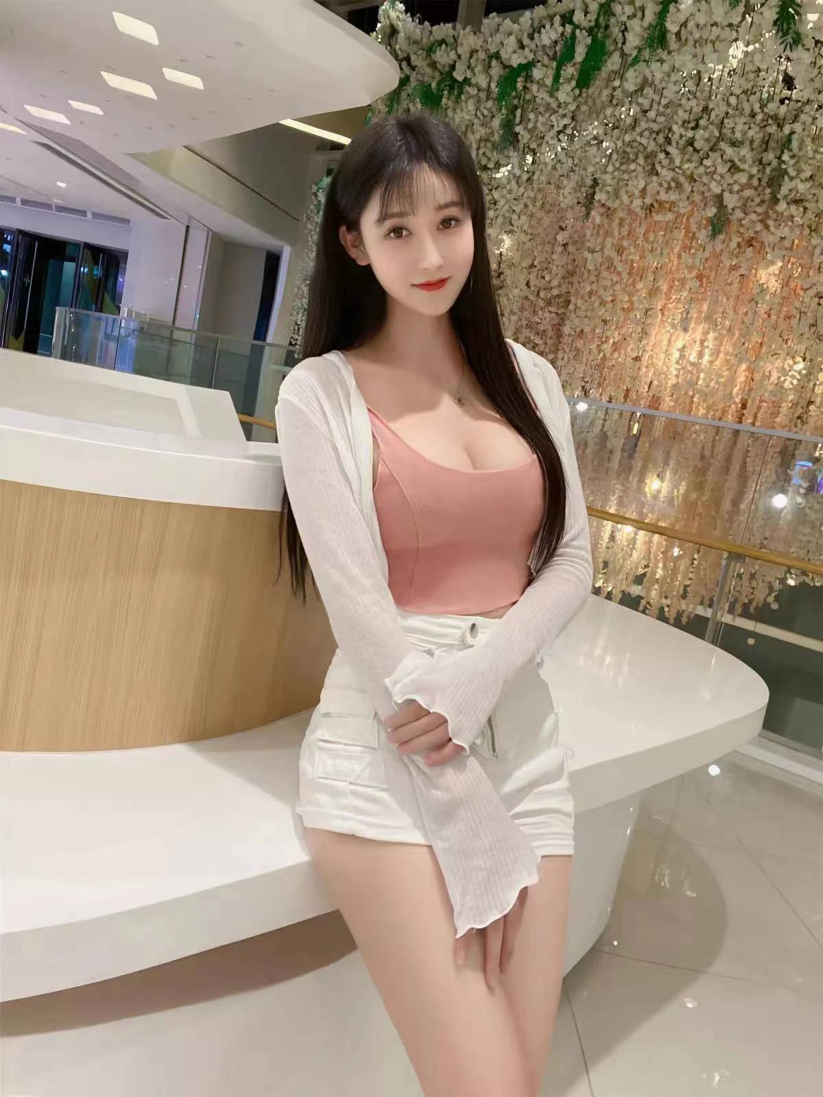 胸大b紧，姿势都很配合