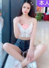 做服装生意的妹子，疫情生意差出来兼职