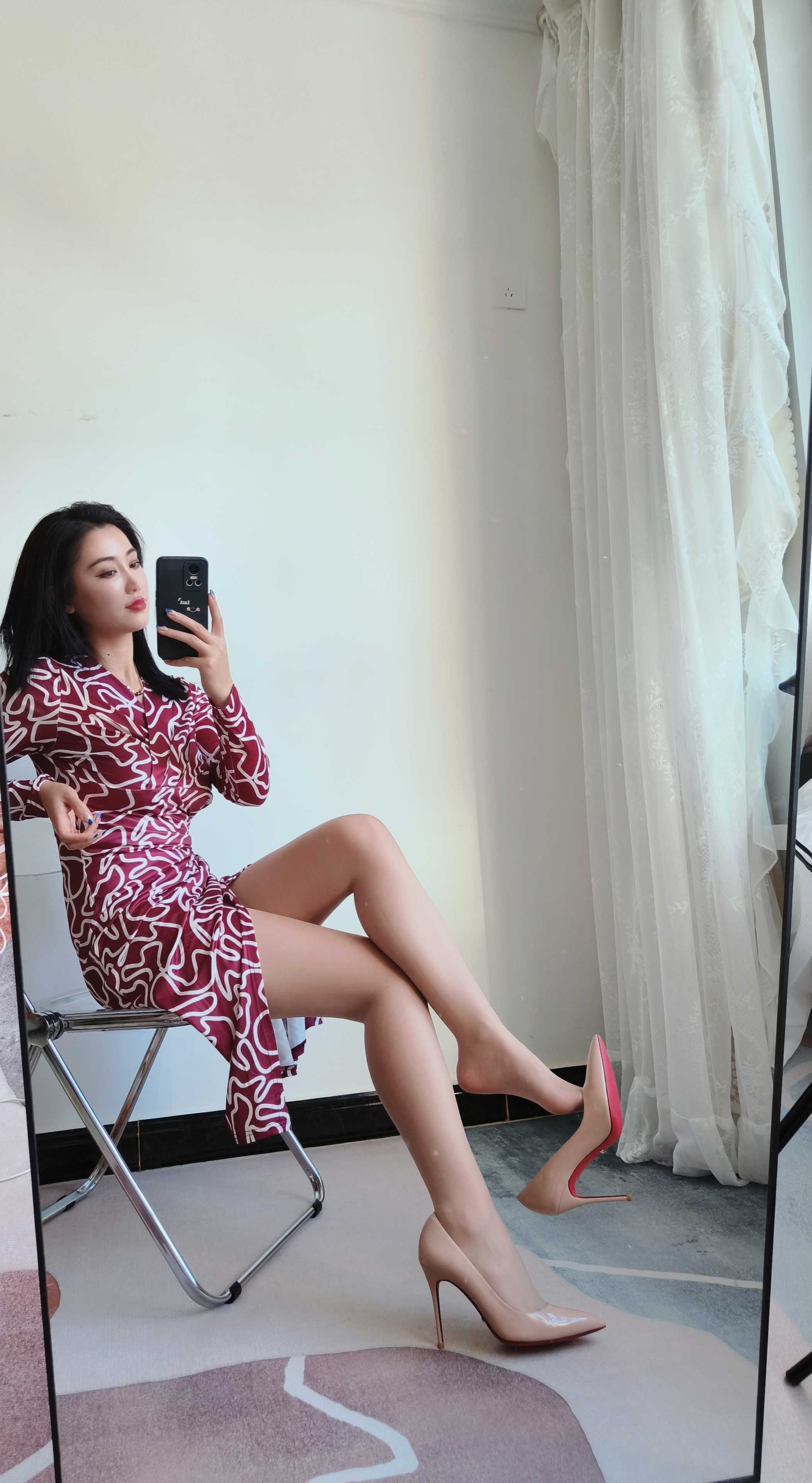 大长腿美女慕婉儿