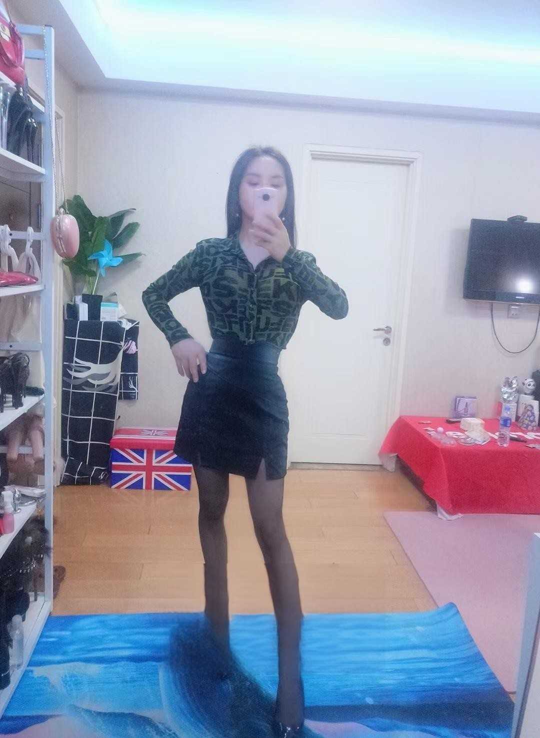 超性感的小姐姐 能满足所以的幻想 就是小贵