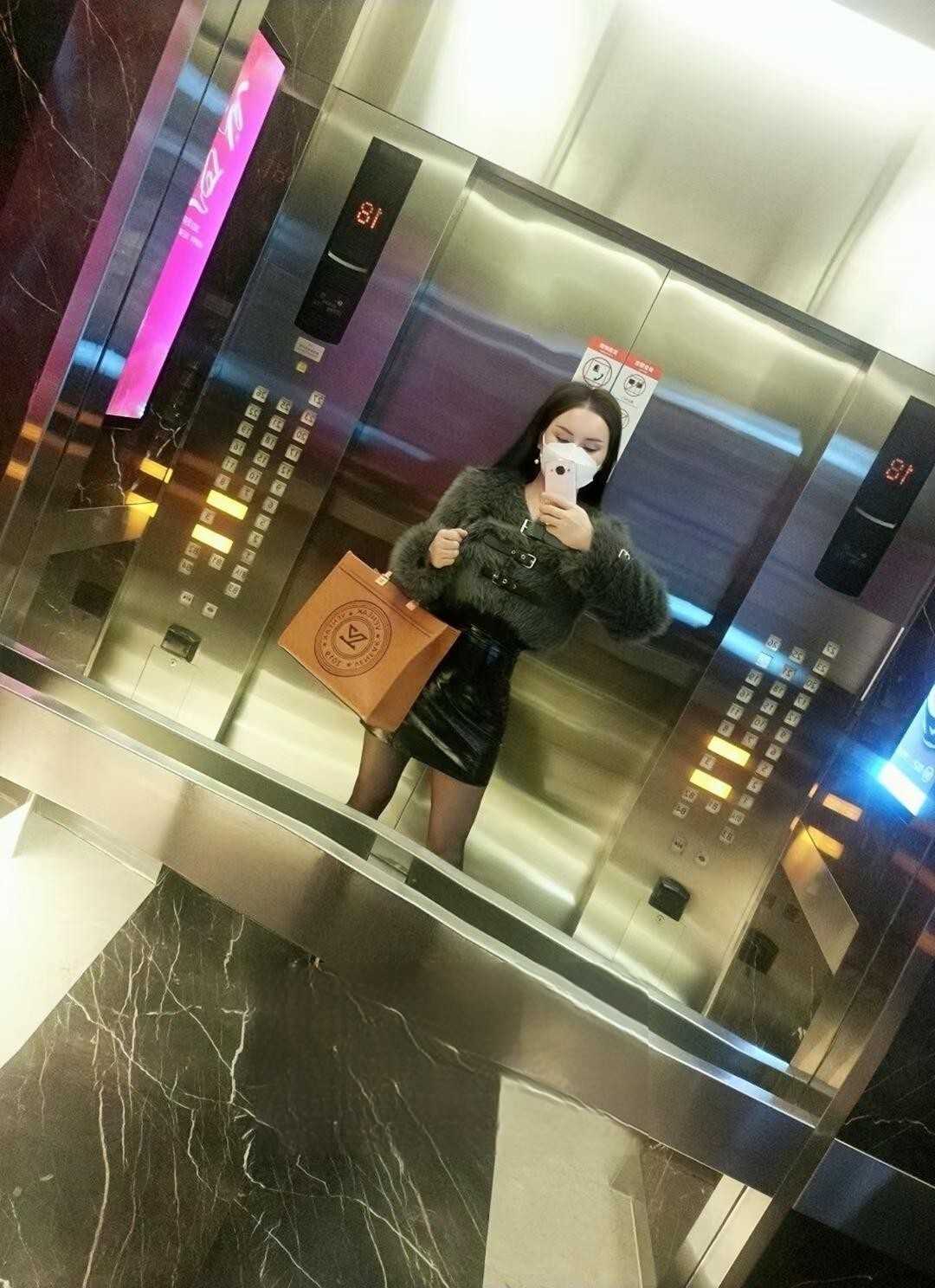 超性感的小姐姐 能满足所以的幻想 就是小贵