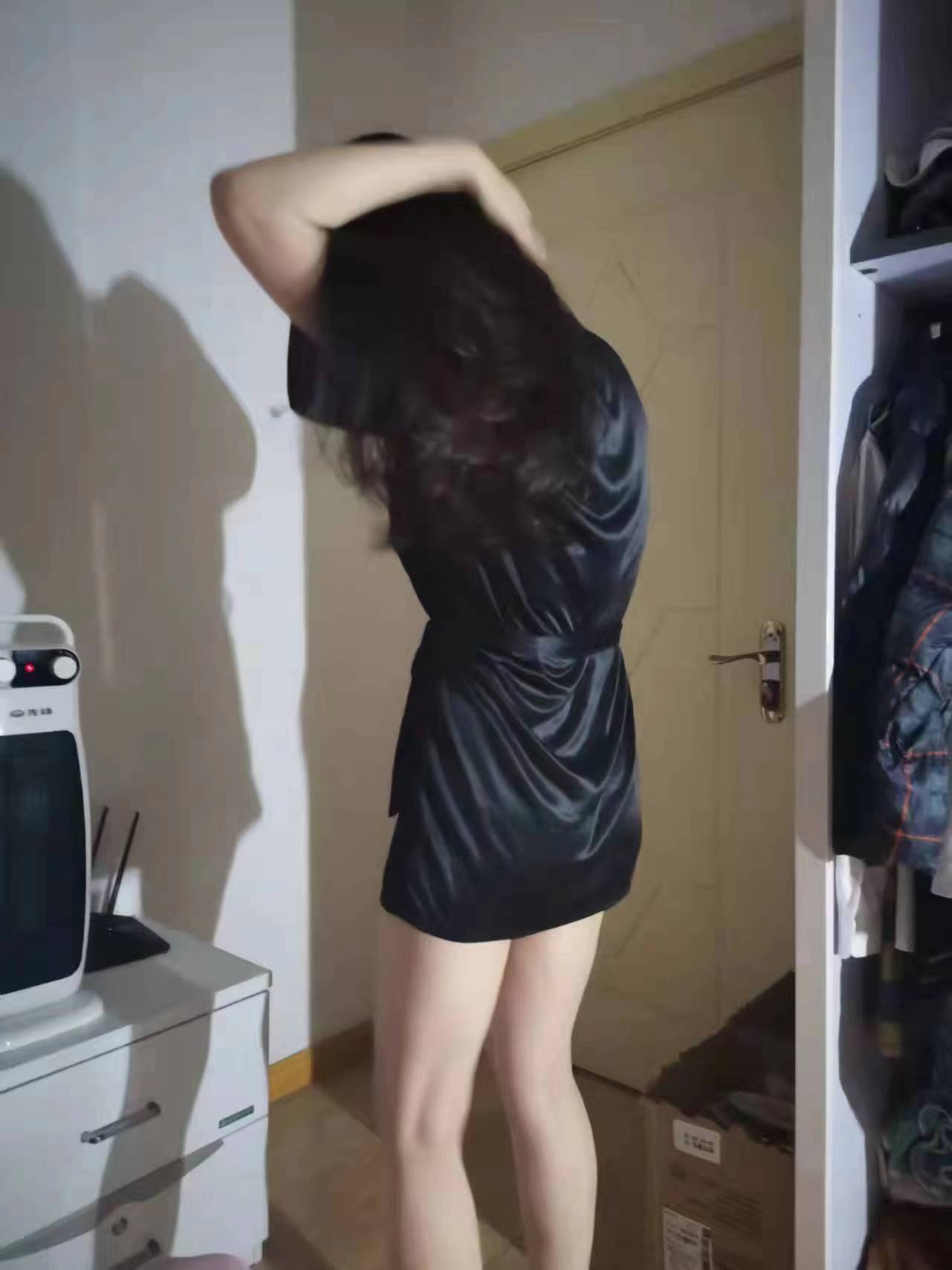 妹子可以配合你多种姿势，最后我直接后入交货