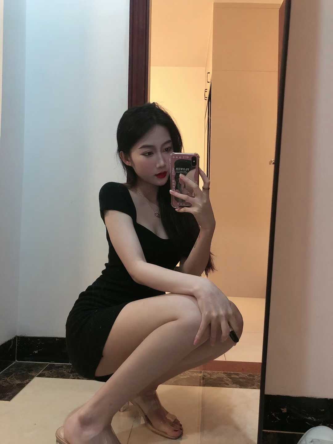 极品御姐 穿上制服很性感迷人 服务态度好