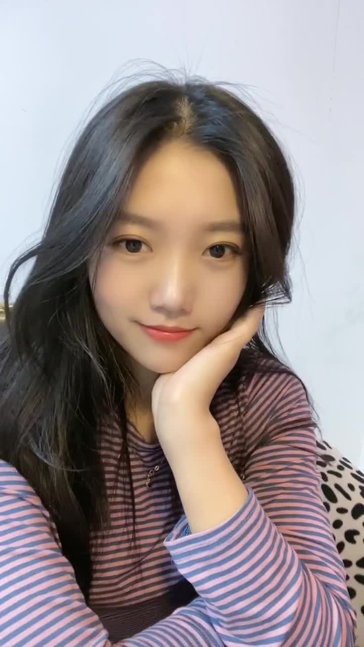 服务系稚嫩妹子