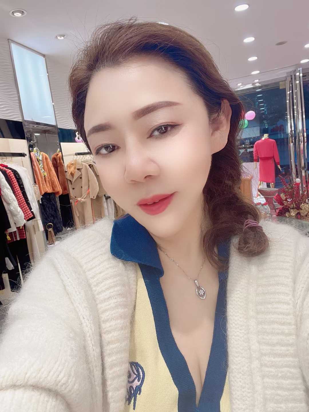 服务系风韵熟女