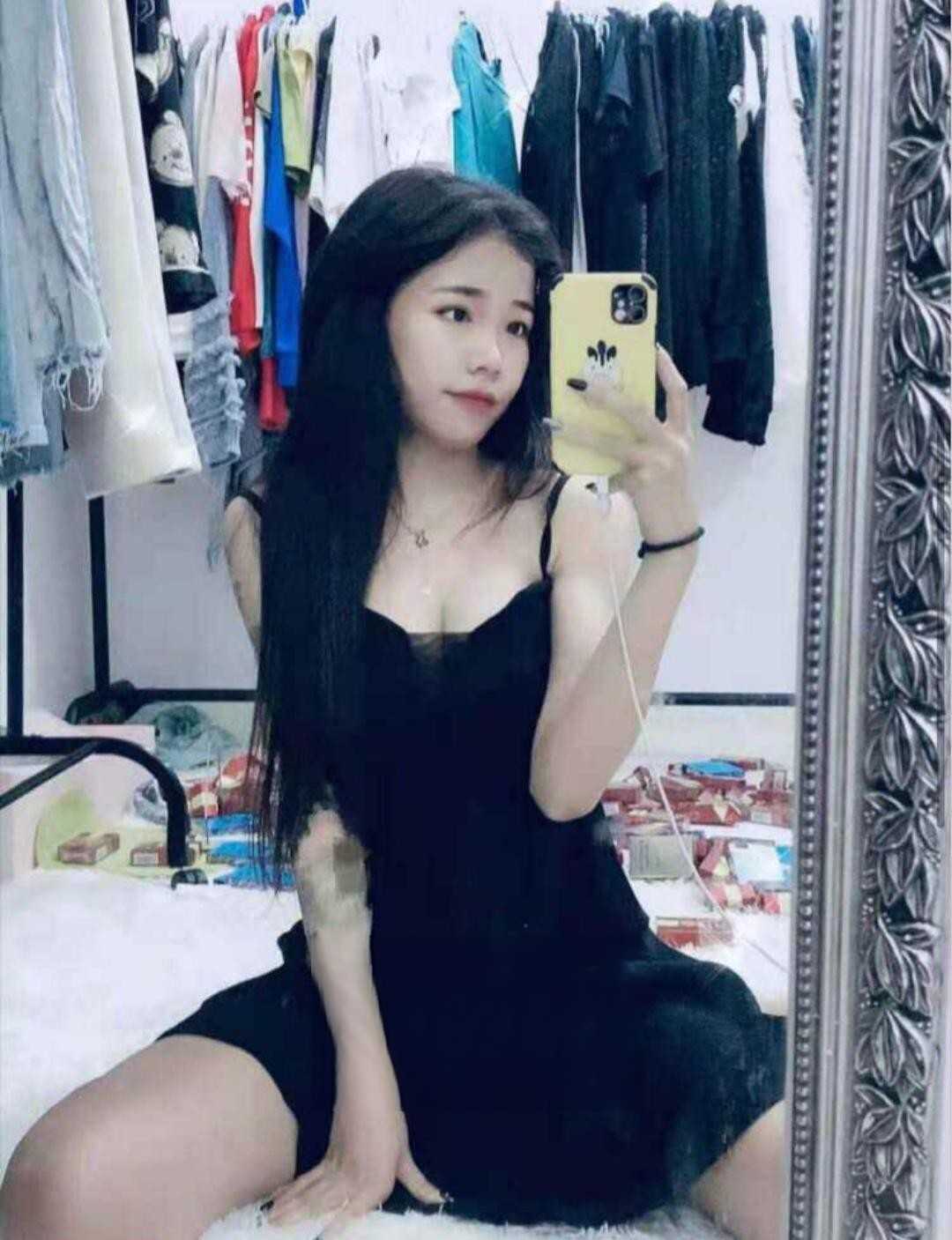 很Sao的妹子，可以抱起来