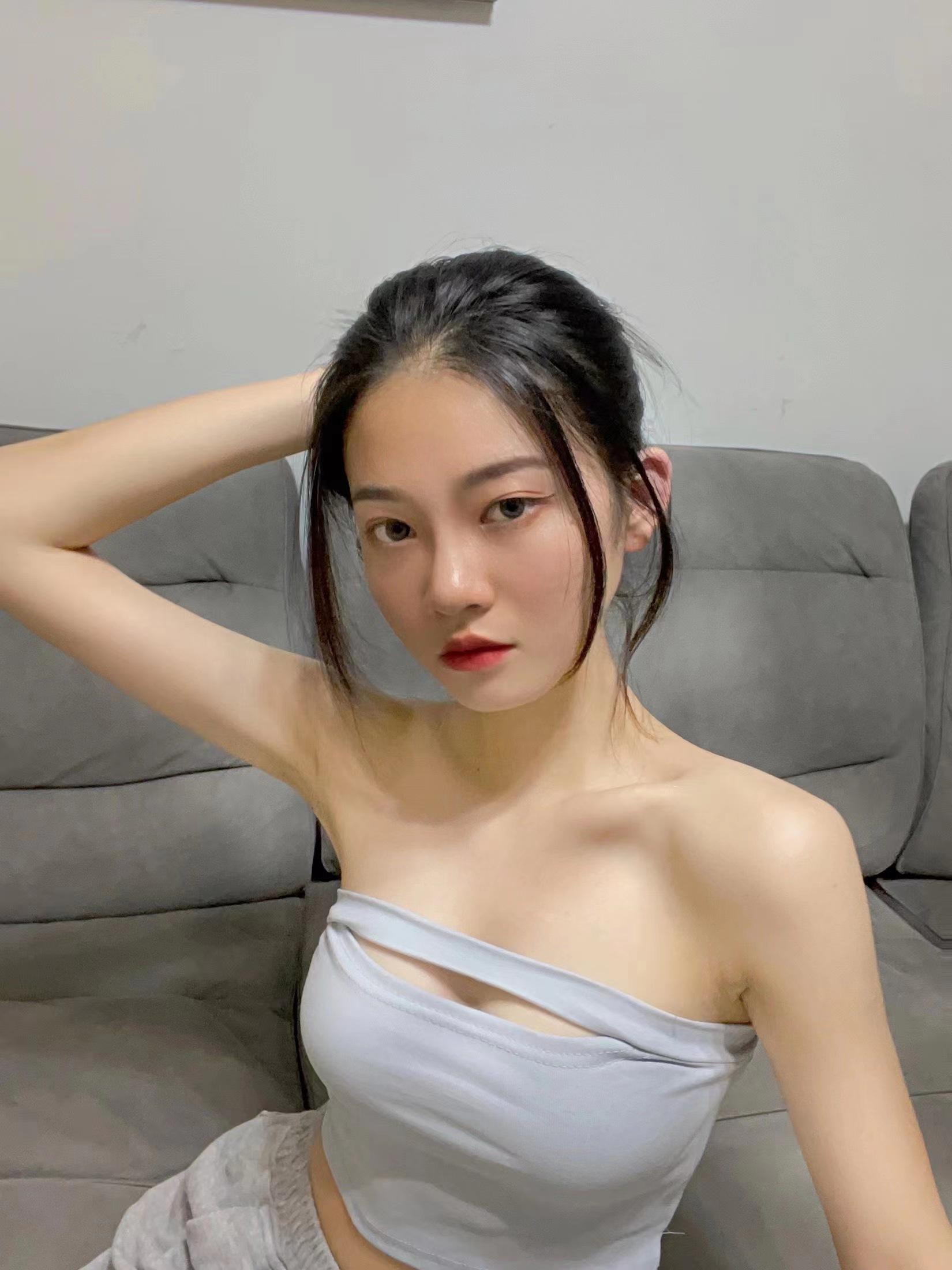 为了还贷款 刚下海得小姐姐