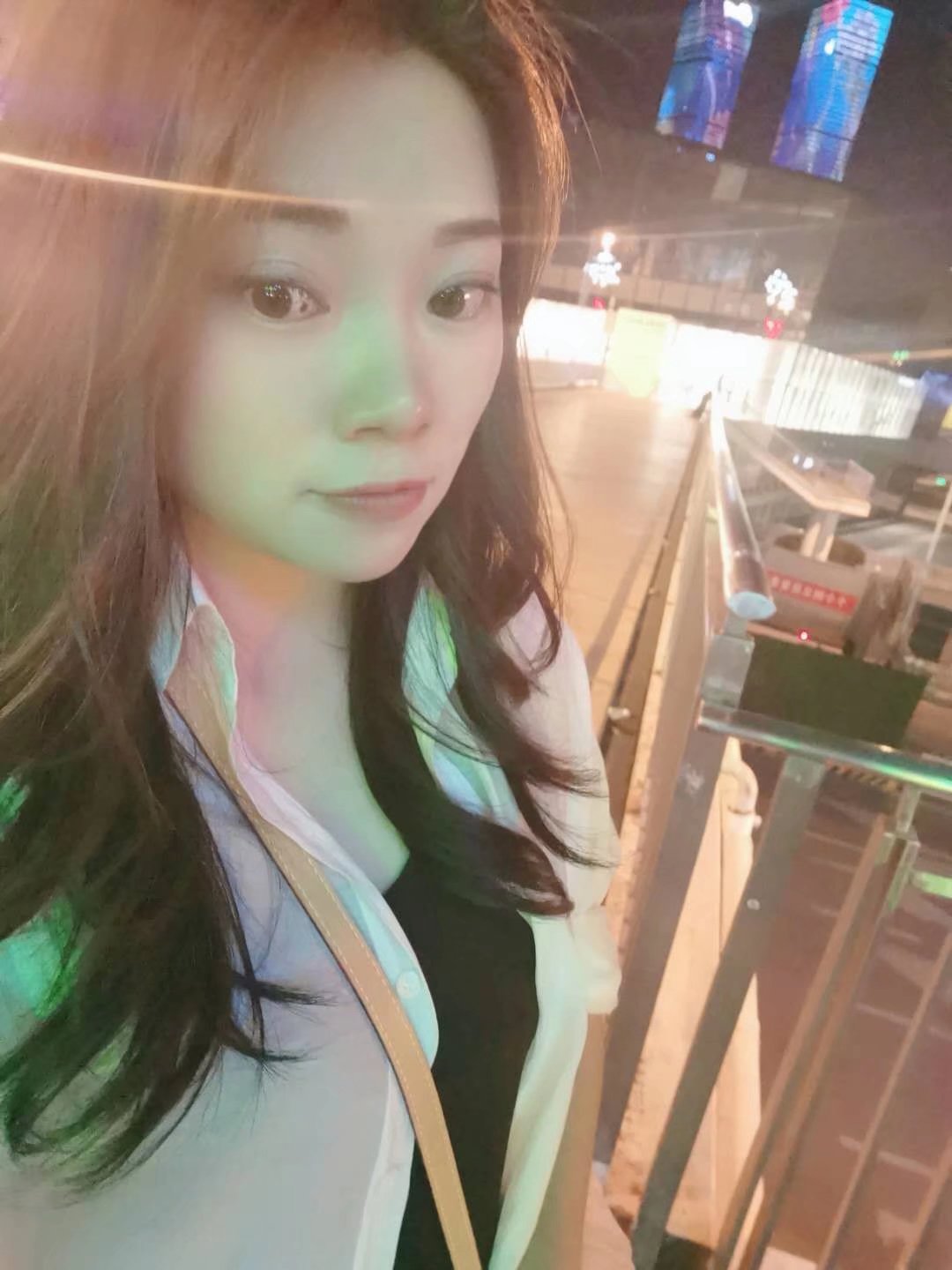 回兴轻轨站附近公寓妹子