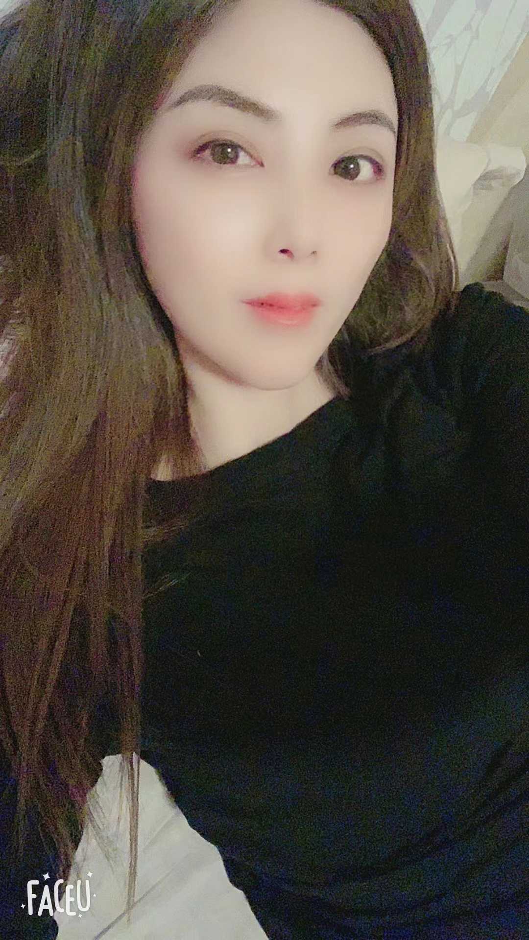 高挑大长腿性感车模