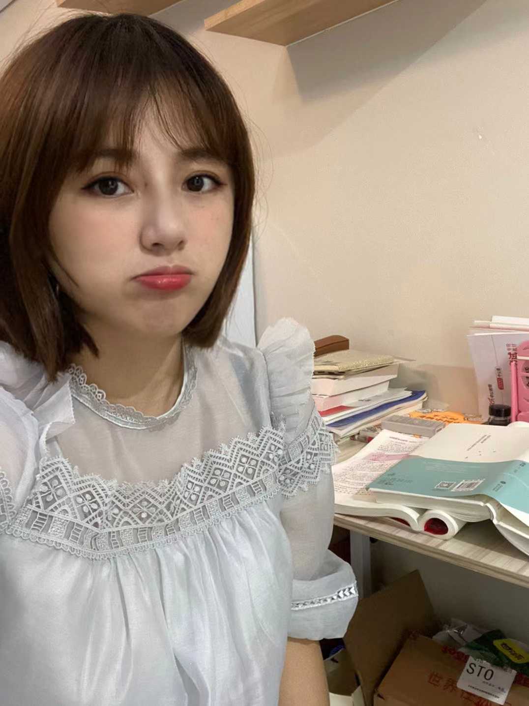 甜美服务系妹子