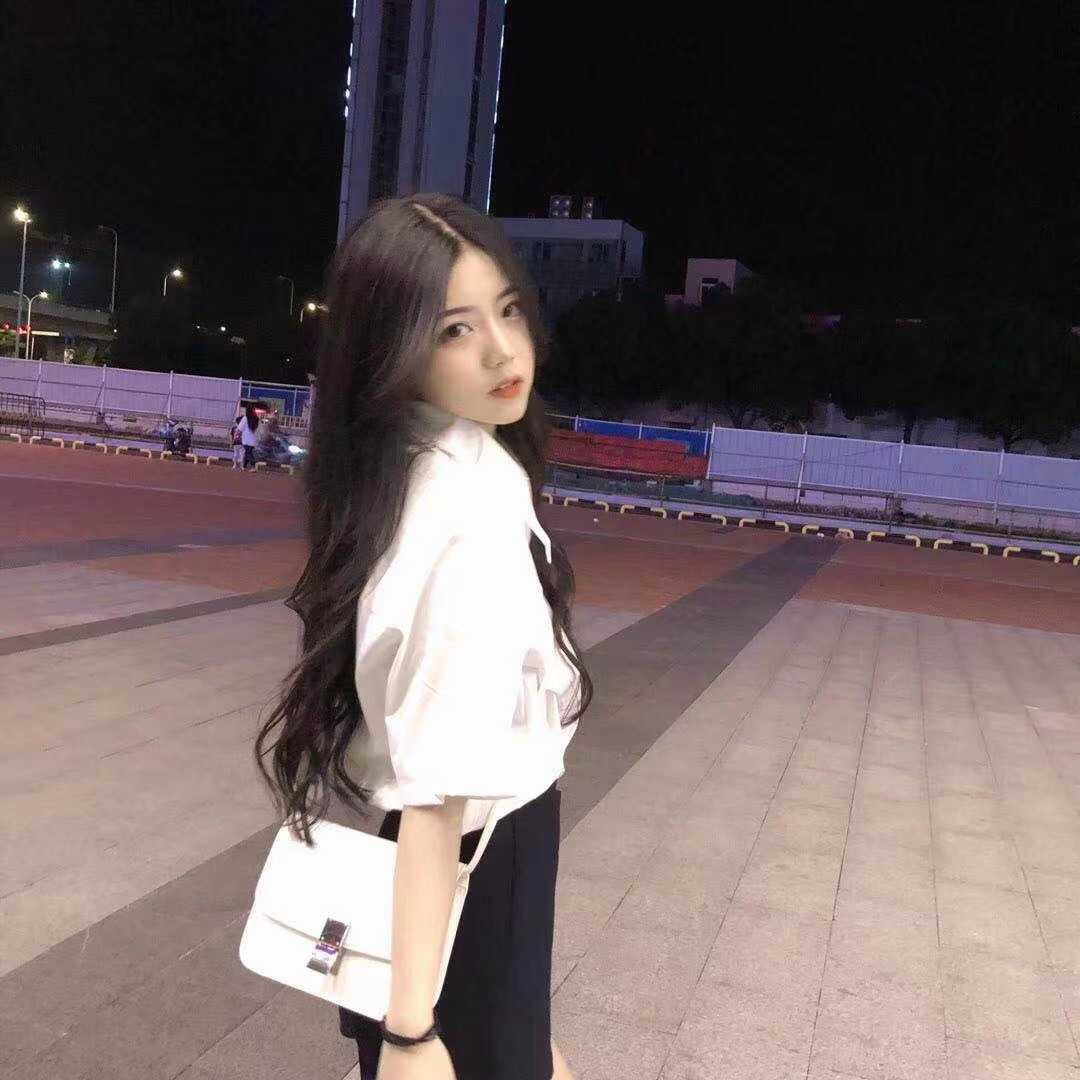 娇小玲珑服务系清纯妹子