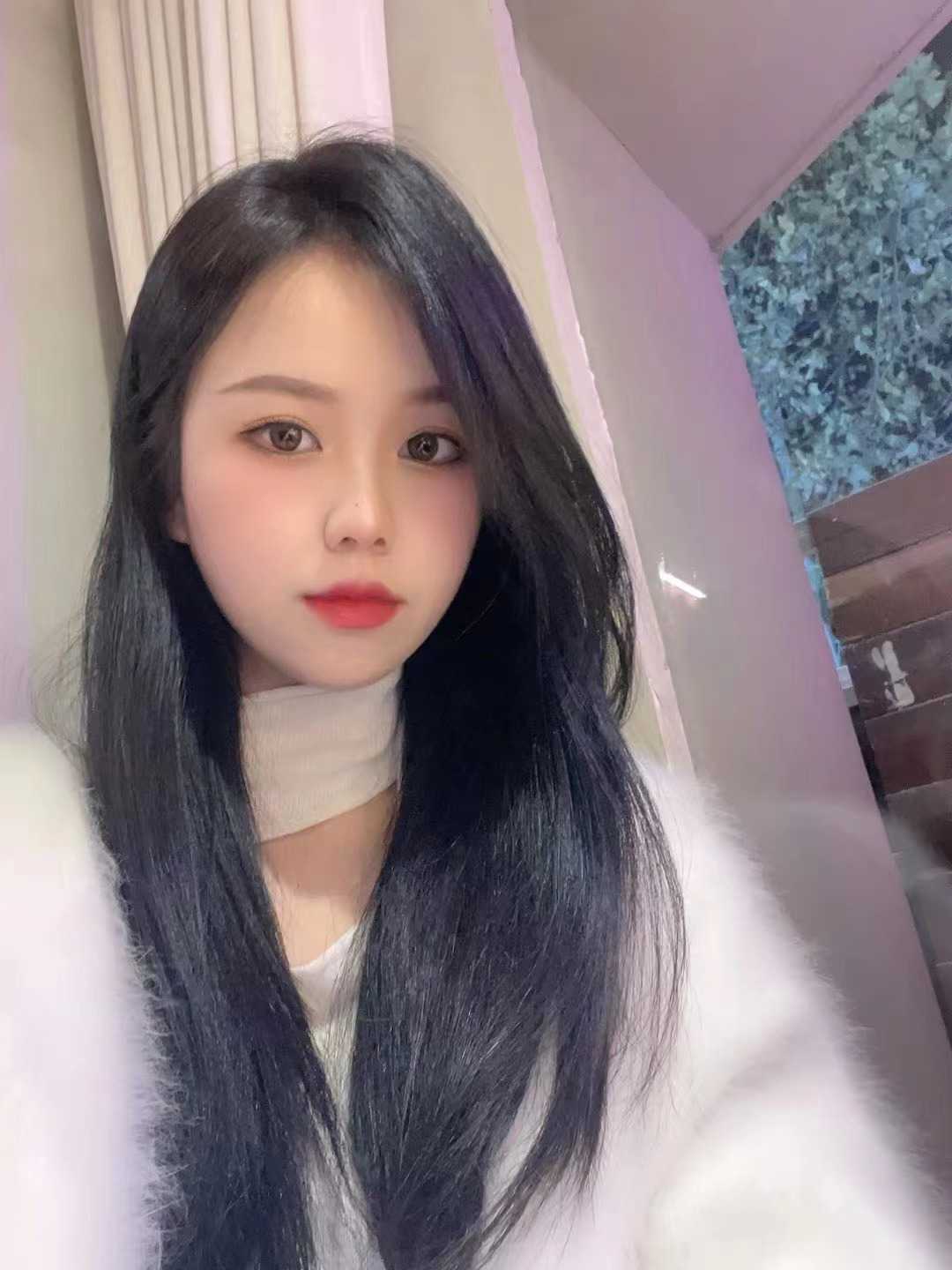 口很不错，接着戴上雨衣冲刺，后入很棒