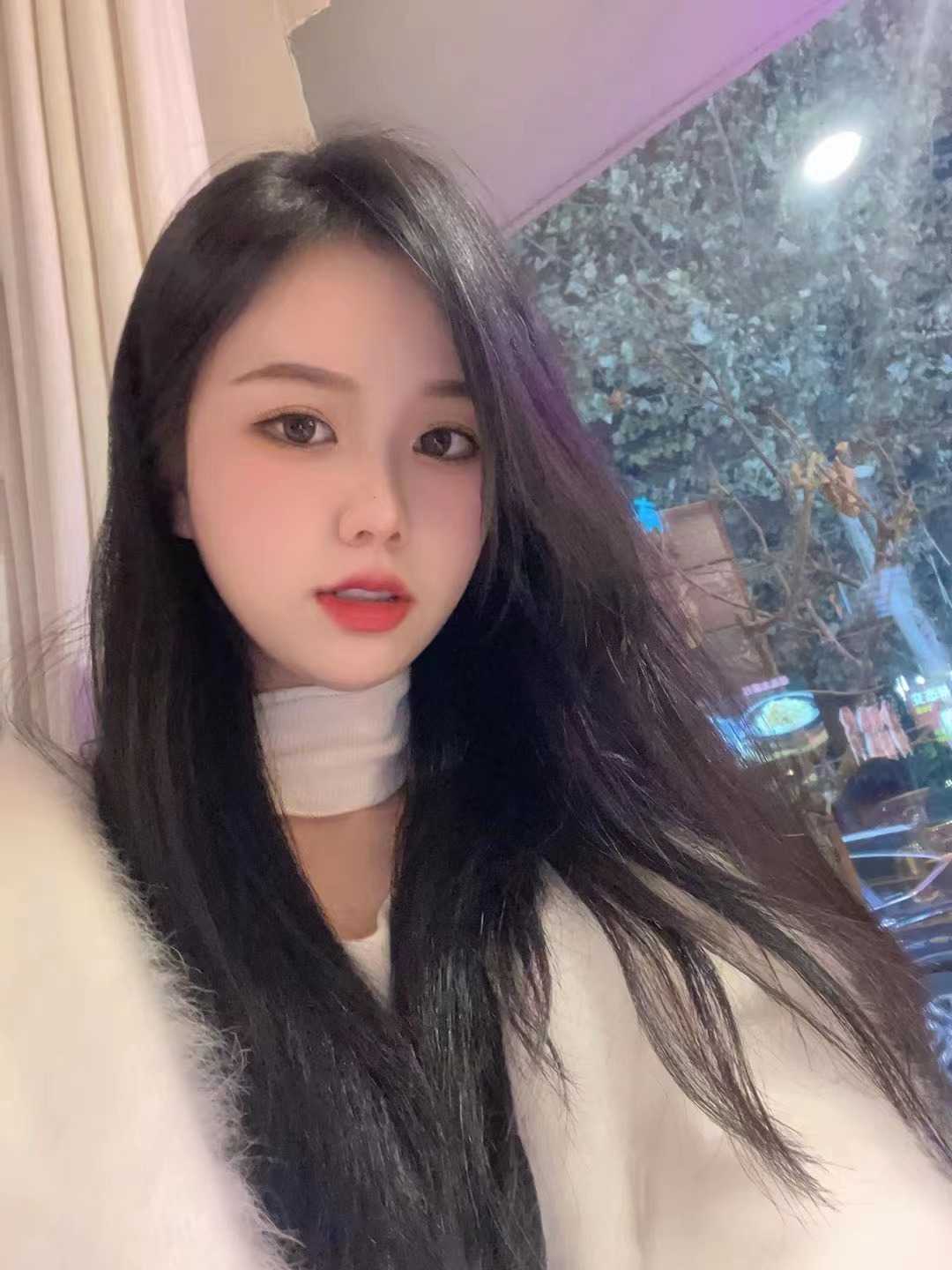 口很不错，接着戴上雨衣冲刺，后入很棒