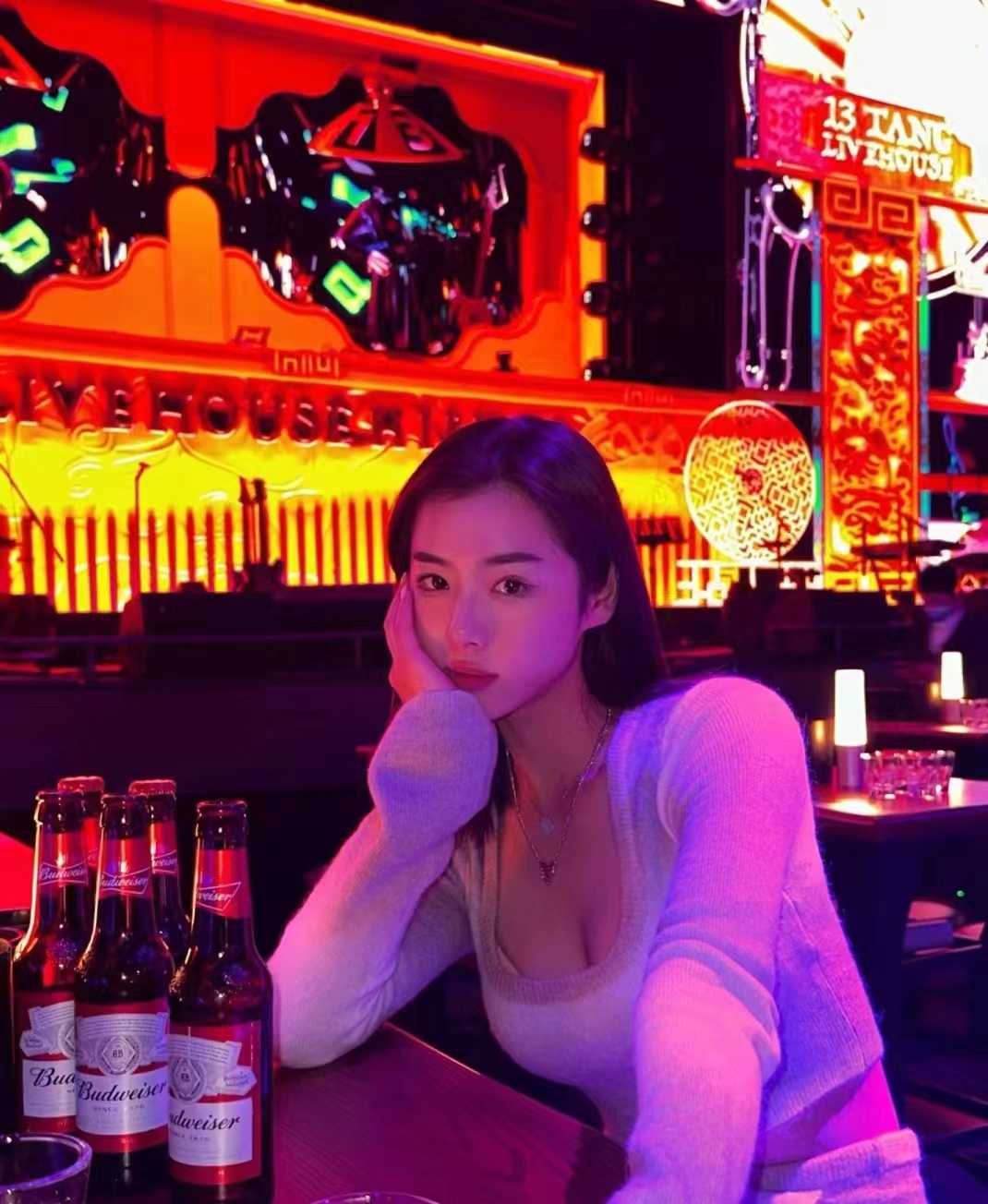 不停用美臀磨蹭你的弟弟