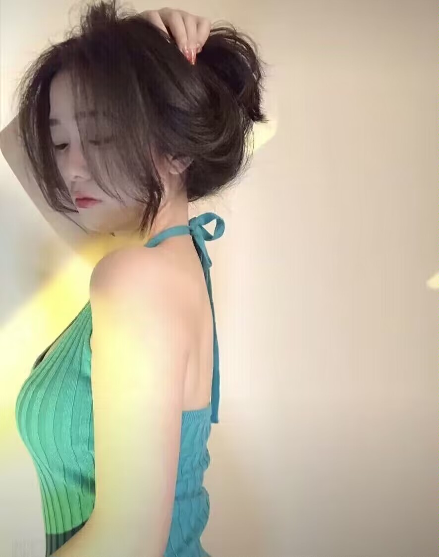 活好肤白妖娆妹子