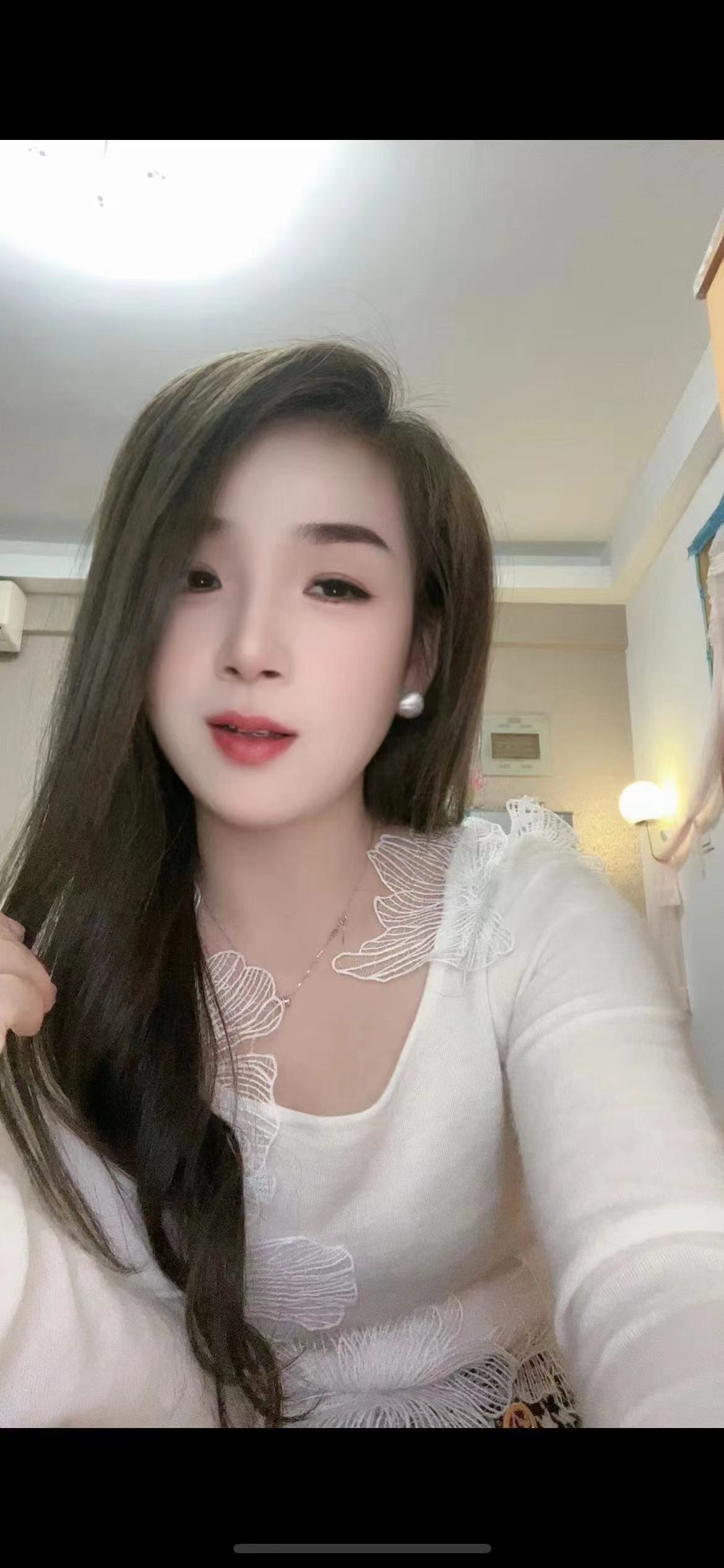 活好肤白妖娆妹子