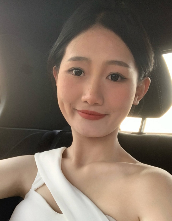 验证身材火辣的甜甜大美女