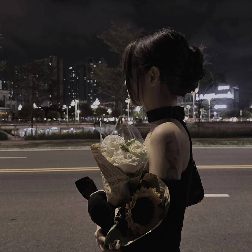 广州市天河区的纹身少女-夕夕