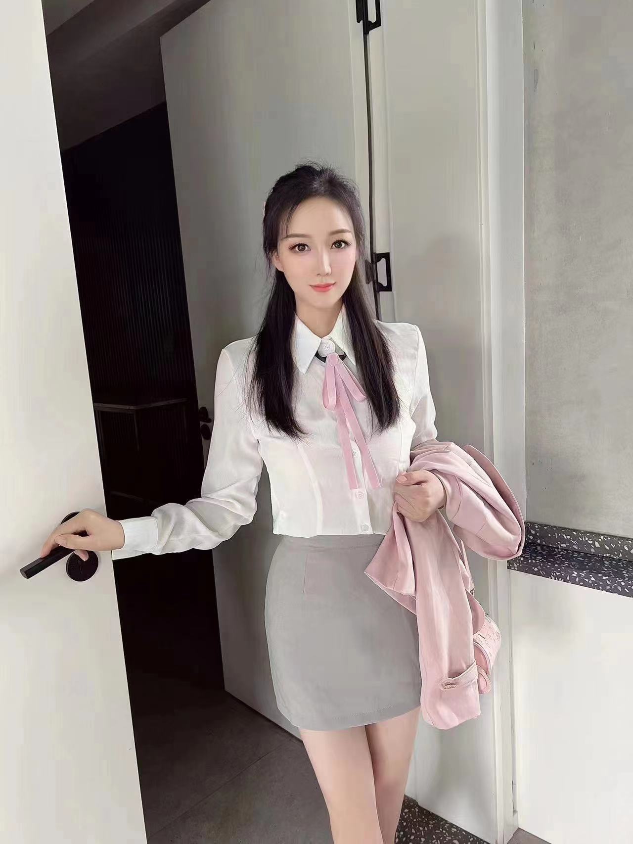 肤白嫩滑兼职小姐姐云朵