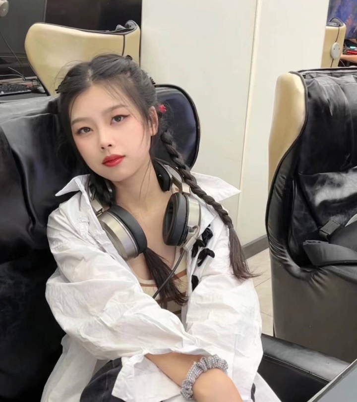 服务控优雅俏佳人月月