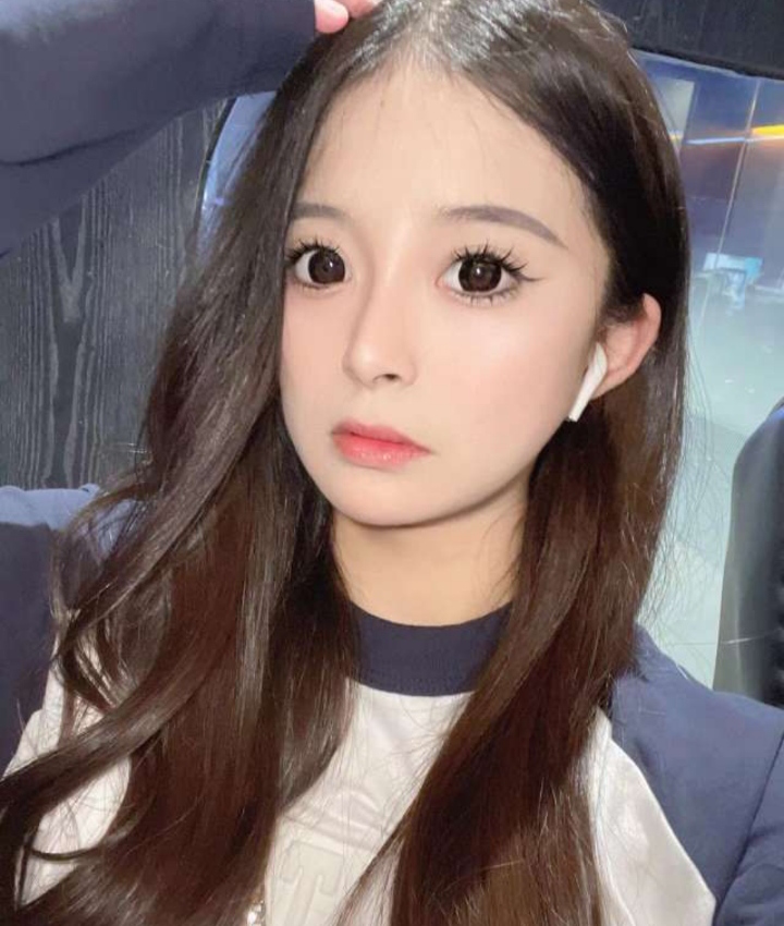 大眼睛水汪汪的小仙女