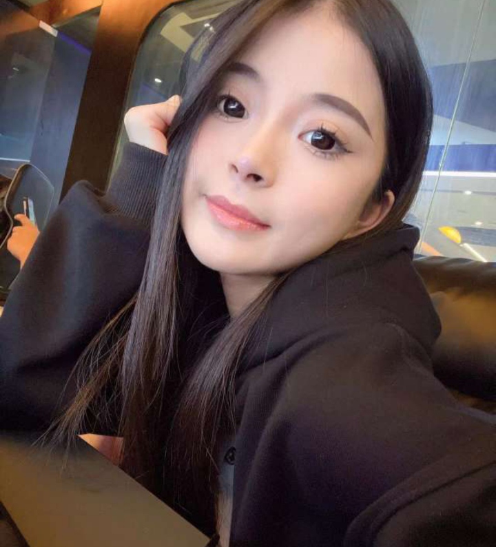 大眼睛水汪汪的小仙女