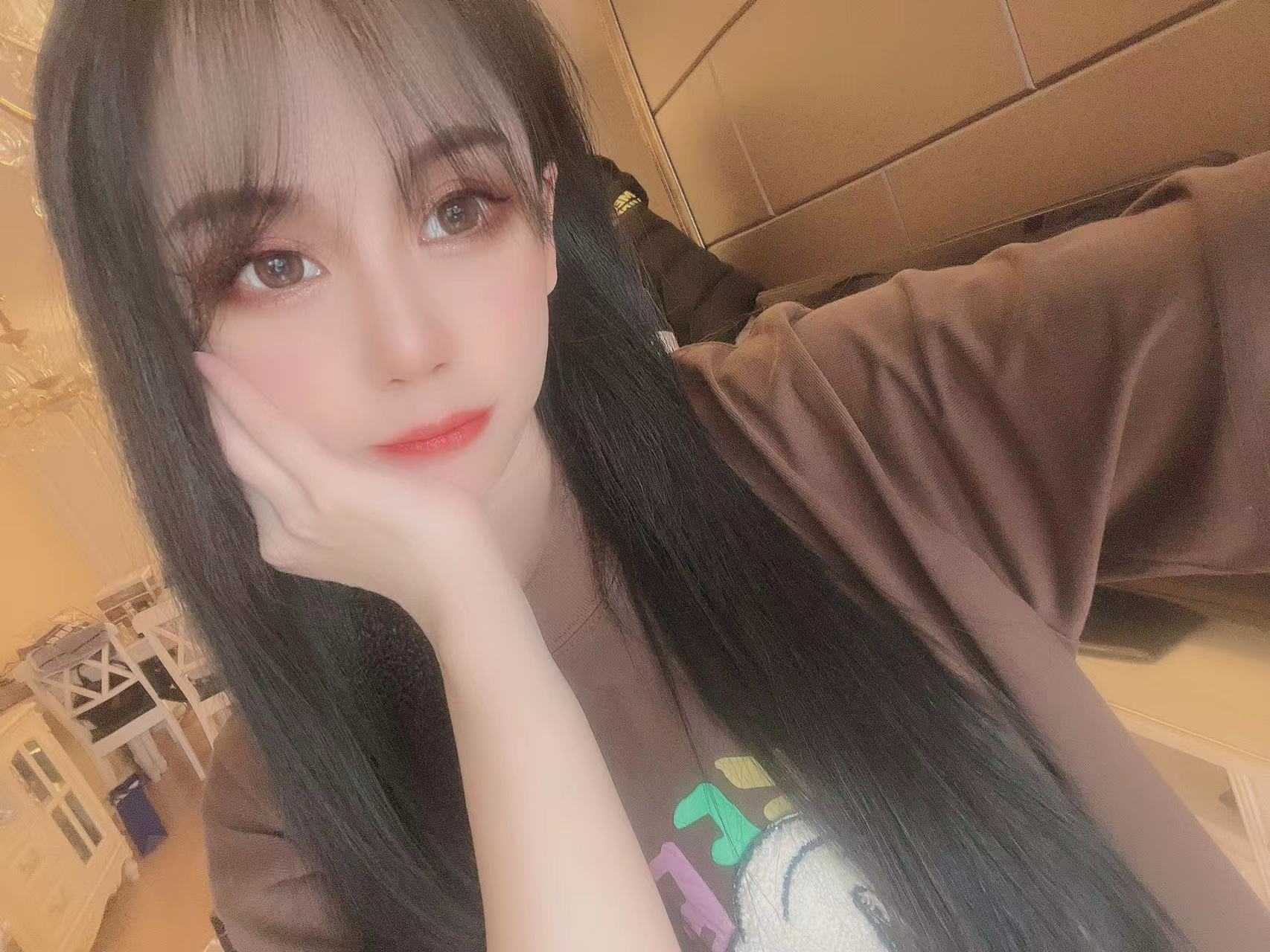 活好肤白年轻妖娆妹子