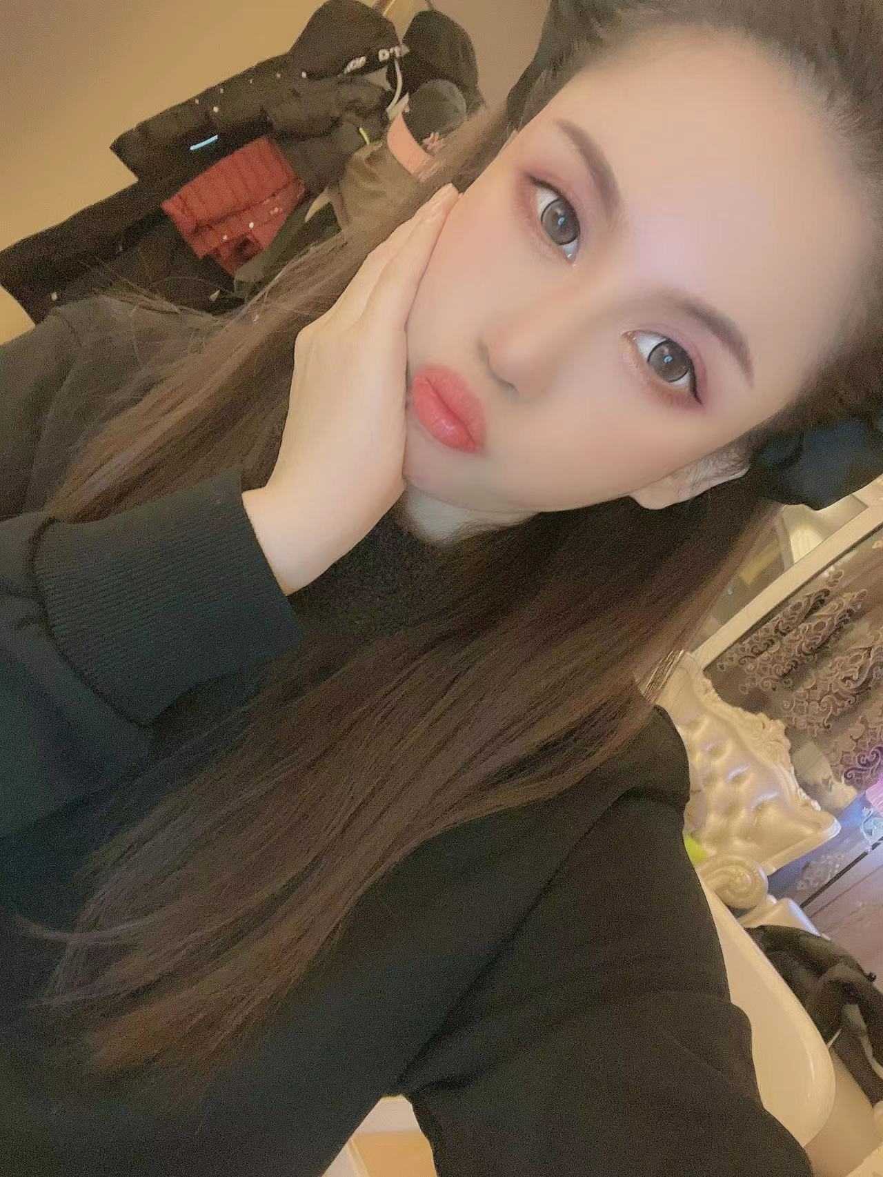 活好肤白年轻妖娆妹子