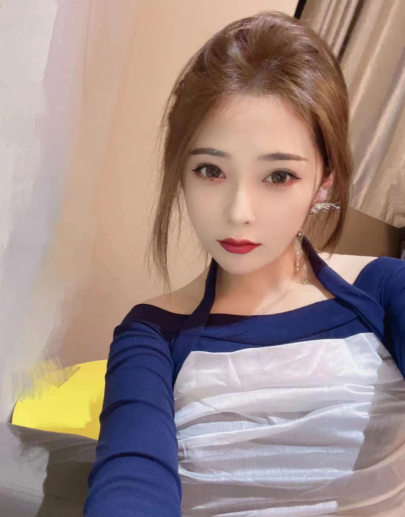 活好肤白妖娆妹子